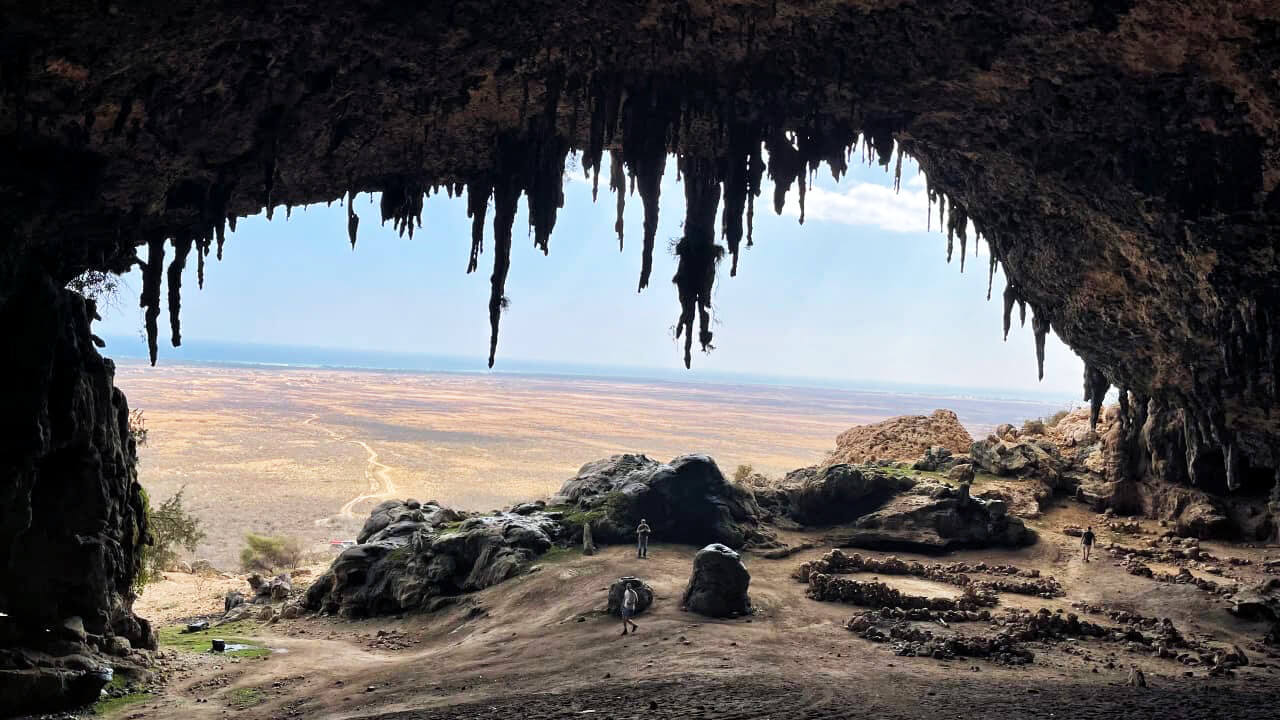 DAY 4 : Hoq Cave – Hayf & Zahaq Sand Dunes – Dagub 